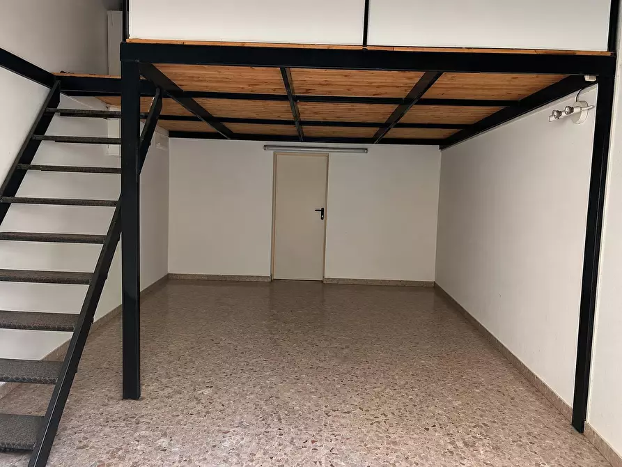 Immagine 4 di Garage in vendita  a Siracusa