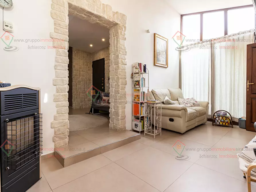 Immagine 42 di Villa in vendita  a Siracusa