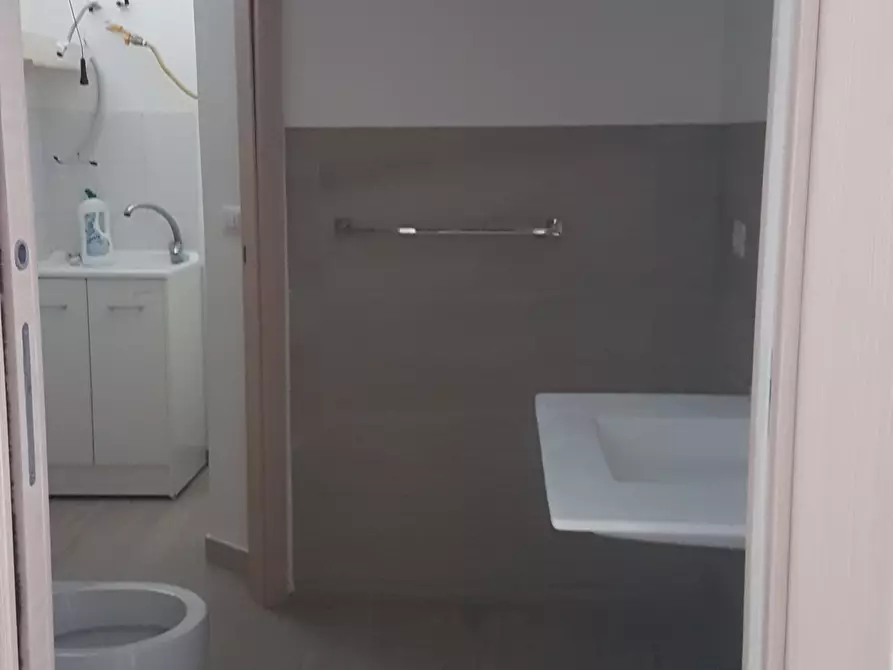 Immagine 13 di Trilocale in affitto  a Siracusa