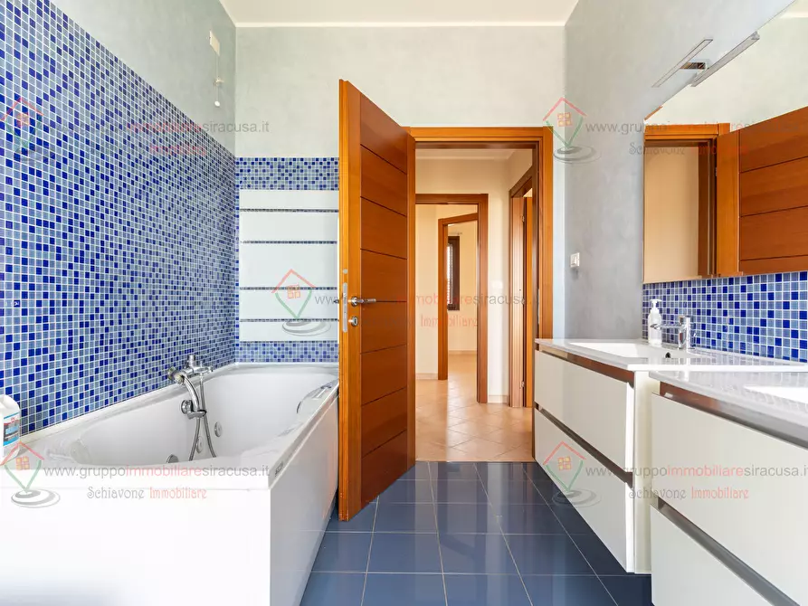 Immagine 19 di Quadrilocale in vendita  a Siracusa