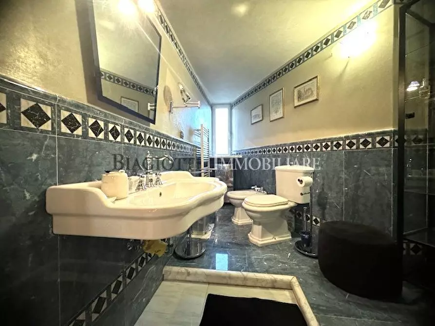 Immagine 5 di Pentalocale in vendita  in viale italia a Livorno