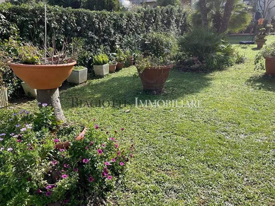 Immagine 5 di Casa semindipendente in vendita  a Livorno