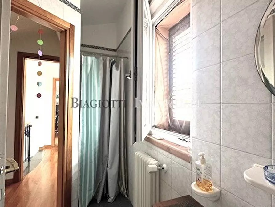 Immagine 39 di Villa in vendita  a Livorno