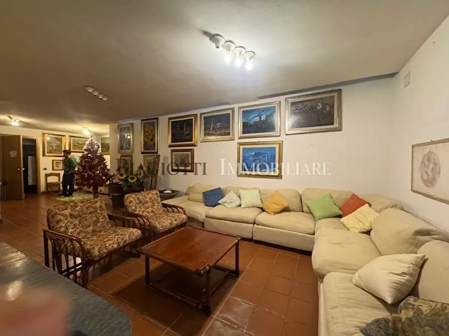 Immagine 48 di Villa in vendita  a Livorno