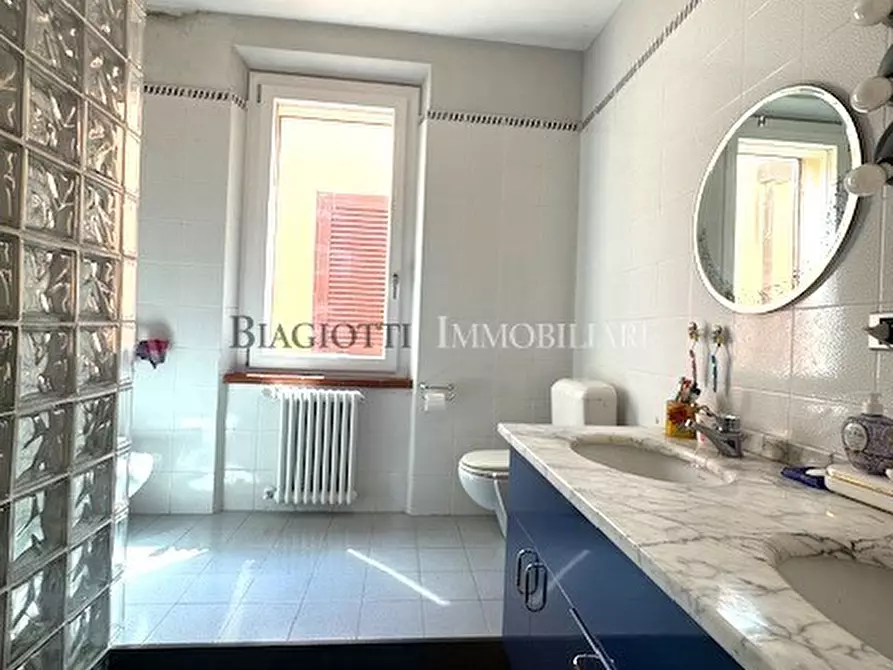 Immagine 25 di Villa in vendita  a Livorno