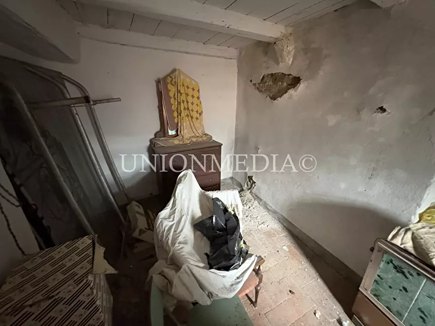 Immagine 10 di Casa semindipendente in vendita  in via giucano a Fosdinovo