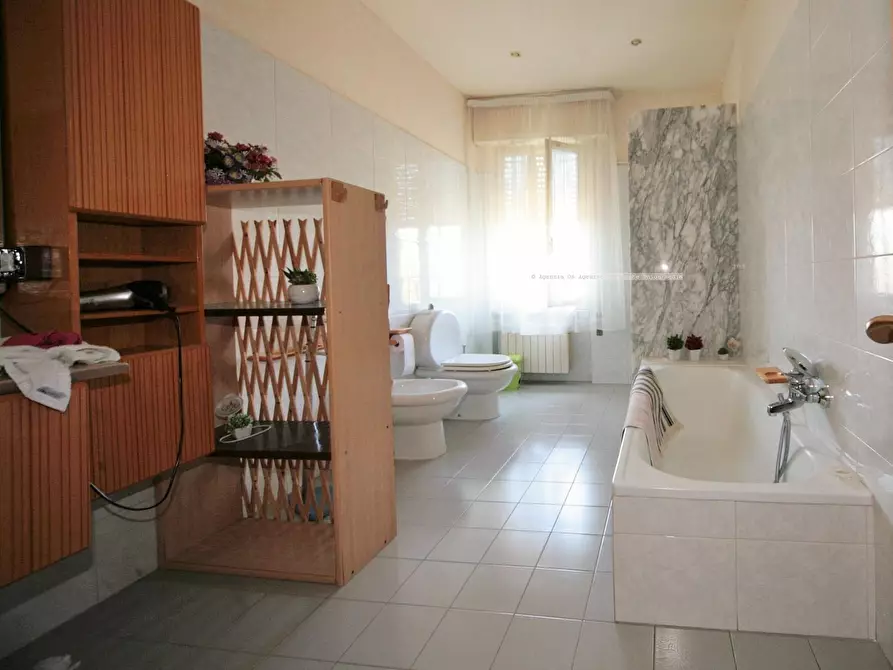 Immagine 17 di Casa indipendente in vendita  a Sarzana