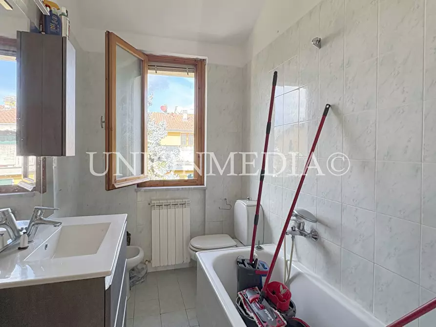 Immagine 13 di Appartamento in vendita  in Via Nave a Sarzana