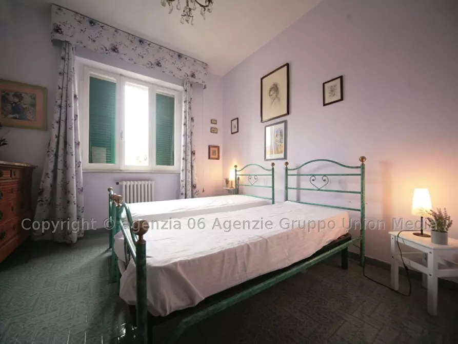 Immagine 11 di Casa semindipendente in vendita  a Sarzana