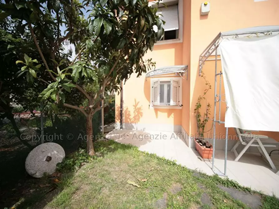 Immagine 2 di Casa bifamiliare in vendita  a Sarzana