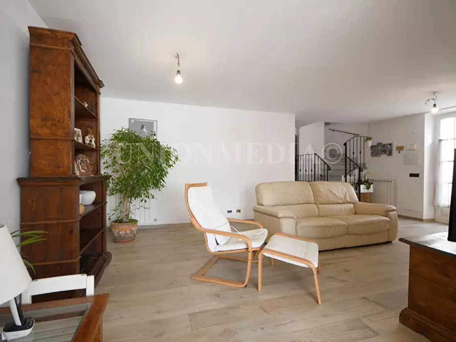 Immagine 4 di Casa semindipendente in vendita  in via triboli a Sarzana