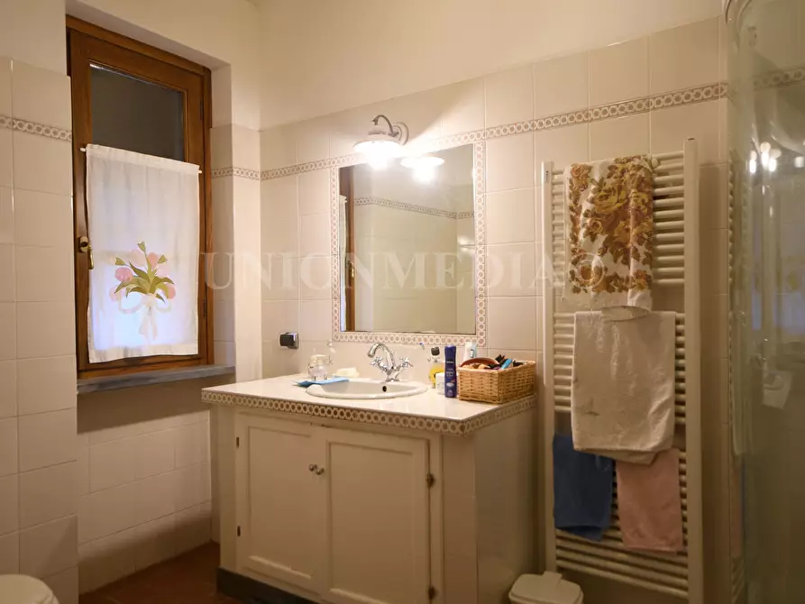 Immagine 27 di Villa in vendita  in Via caniparola a Fosdinovo