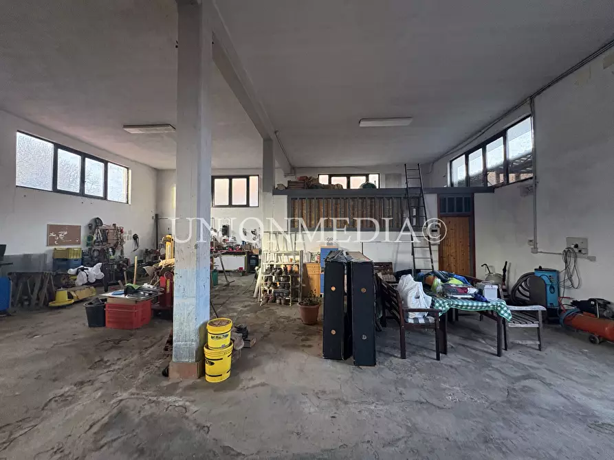 Immagine 4 di Attività artigianale in affitto  a Castelnuovo Magra