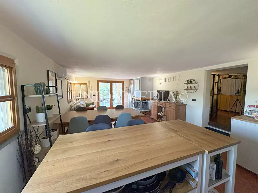 Immagine 5 di Villa in vendita  in Viale Vittorio Alfieri a Fosdinovo