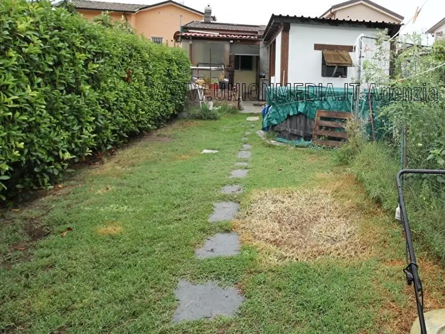 casa indipendente in vendita a Luni