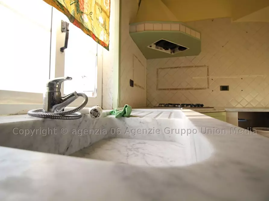 Immagine 26 di Appartamento in vendita  a Ortonovo