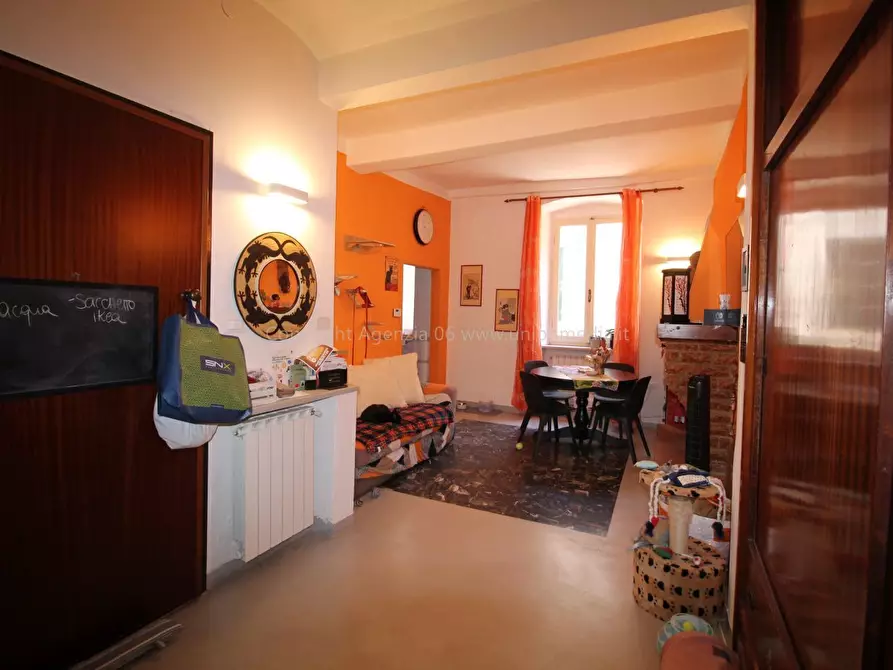 Immagine 18 di Appartamento in vendita  a Sarzana