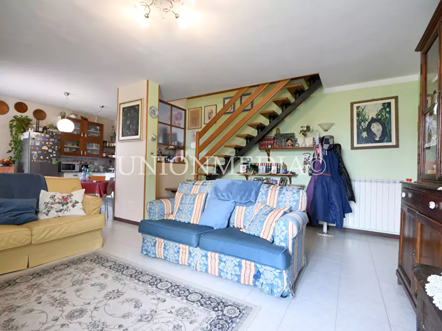 Immagine 1 di Appartamento in vendita  in Via Isolone a Fosdinovo