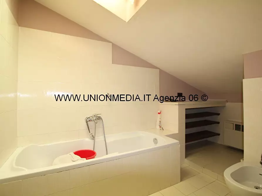 Immagine 10 di Attico in vendita  a Massa