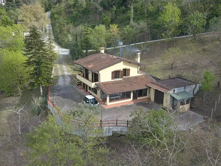 Immagine 4 di Villa in vendita  in Via Tomassini 18 a Borghi