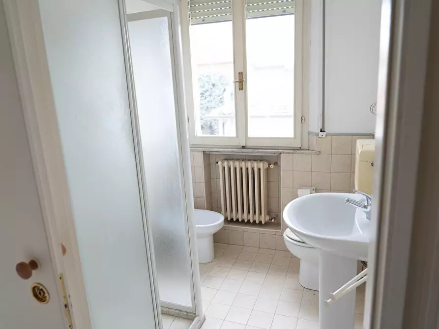 Immagine 28 di Quadrilocale in vendita  in via santerno a Rimini