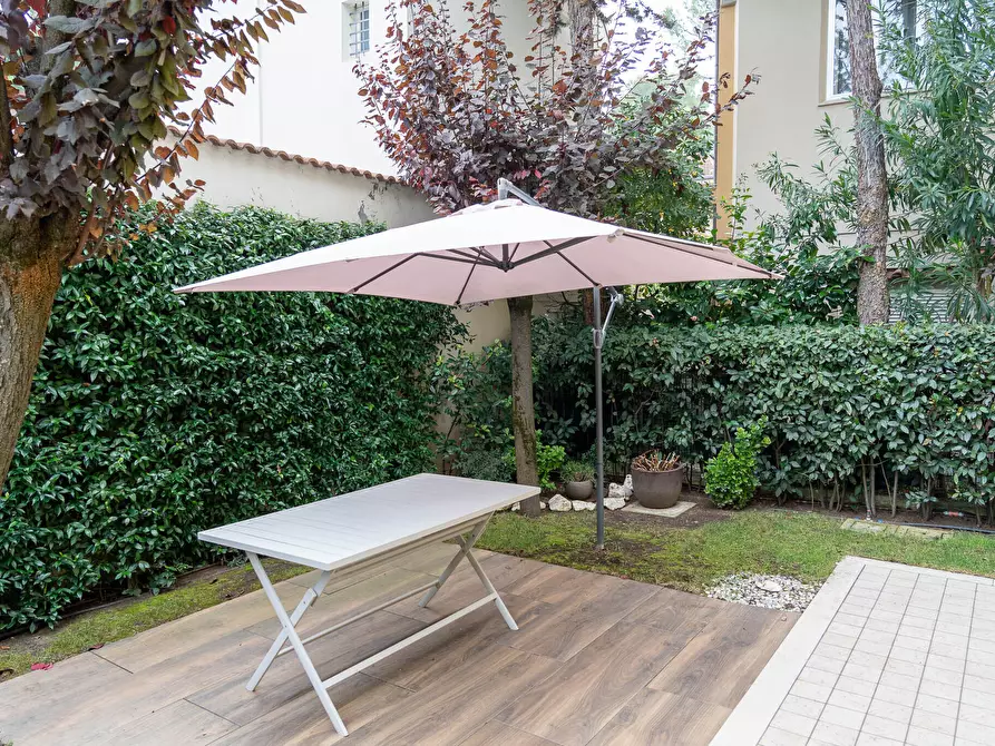 Immagine 10 di Bilocale in vendita  in Viale Catalani 20 a Riccione