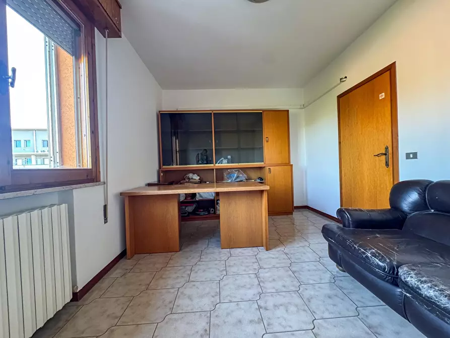 Immagine 20 di Quadrilocale in vendita  in Viale Stoccolma 5 a Rimini