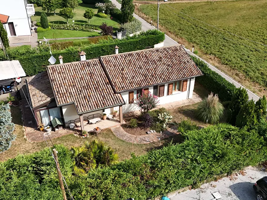 Immagine 40 di Villa in vendita  in Via Laerte Rolfini a Rimini