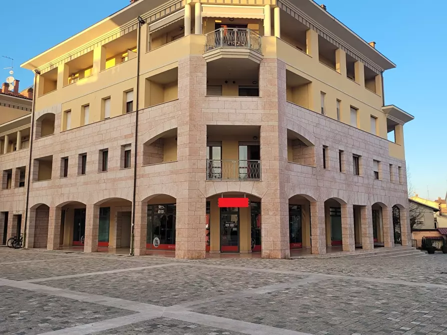 Immagine 1 di Attività commerciale in affitto  in Piazza Europa 24 a Verucchio