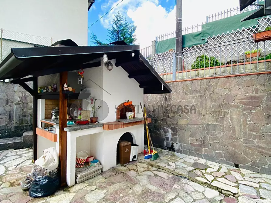 Immagine 28 di Villa in vendita  in Via 1º Maggio 12 a Follo