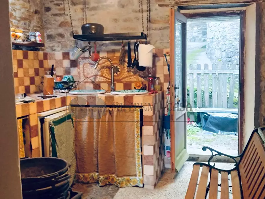 Immagine 4 di Casa semindipendente in vendita  in Via Debeduse 10 a Calice Al Cornoviglio