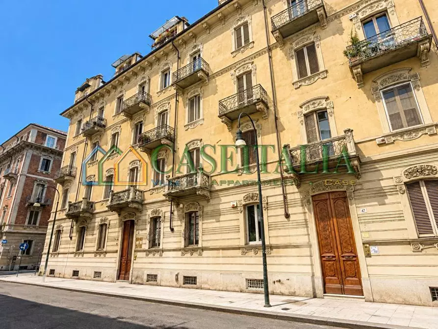 Immagine 2 di Quadrilocale in vendita  in Via Vincenzo Vela 40 a Torino