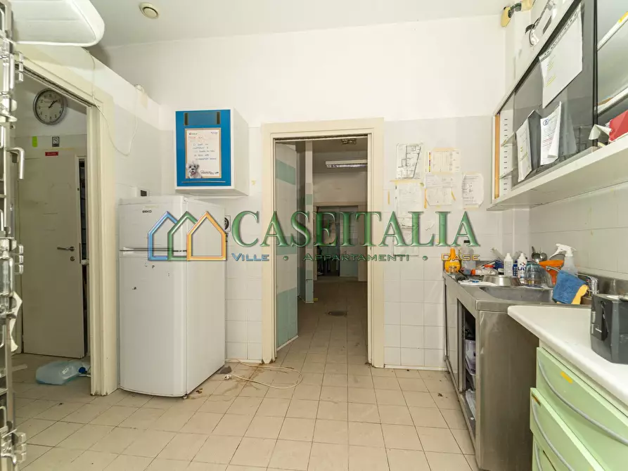 Immagine 18 di Locale commerciale in vendita  in Via Cavour 46 a Alpignano