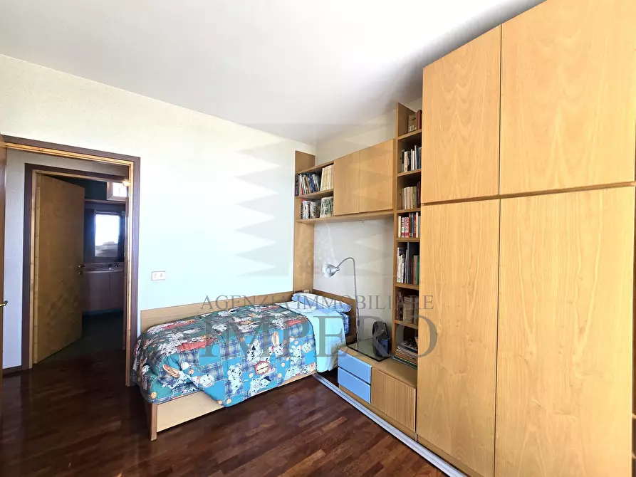 Immagine 11 di Pentalocale in vendita  in Lungomare Varaldo 67 a Ventimiglia
