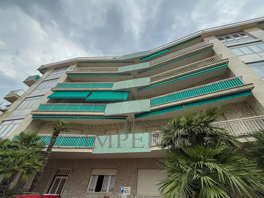 Immagine 19 di Quadrilocale in vendita  in Via Enzo Verrando 10 a Bordighera