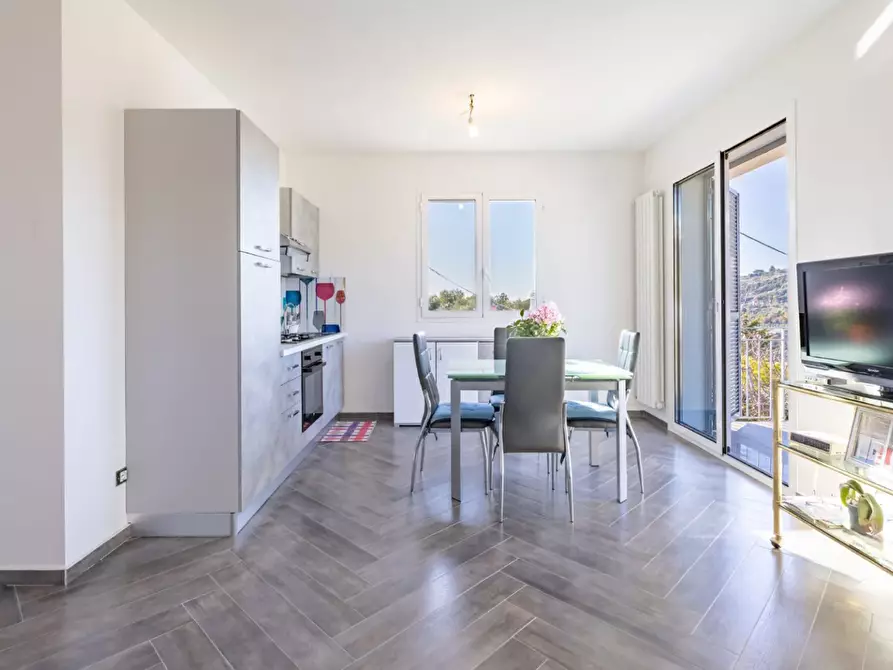 Immagine 3 di Casa bifamiliare in vendita  in Via Sapergo 2 a Bordighera