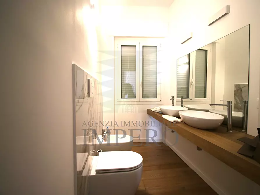 Immagine 11 di Quadrilocale in vendita  in Via Aprosio 2 a Ventimiglia