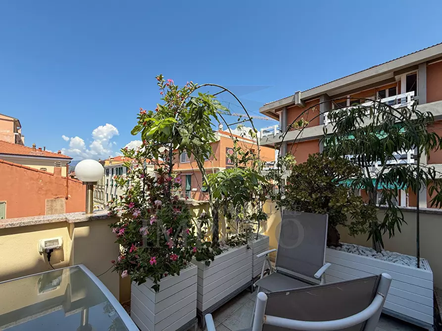 Immagine 1 di Bilocale in vendita  in Via Vittorio Emanuele II 60 a Bordighera