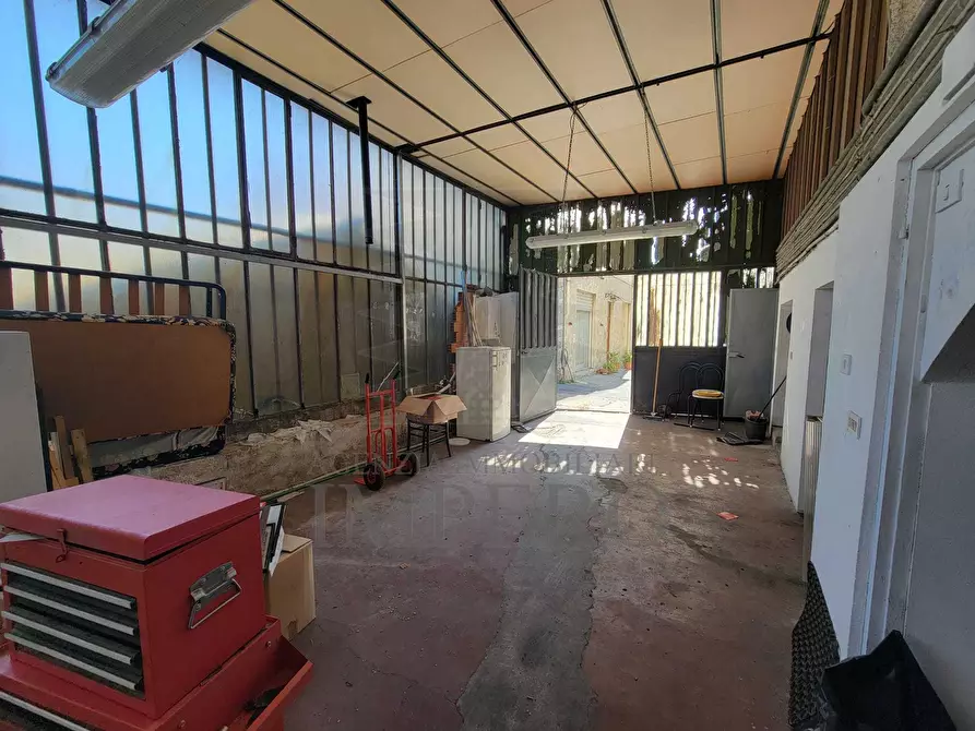 Immagine 28 di Magazzino in vendita  in Strada Statale 1 35 a Camporosso