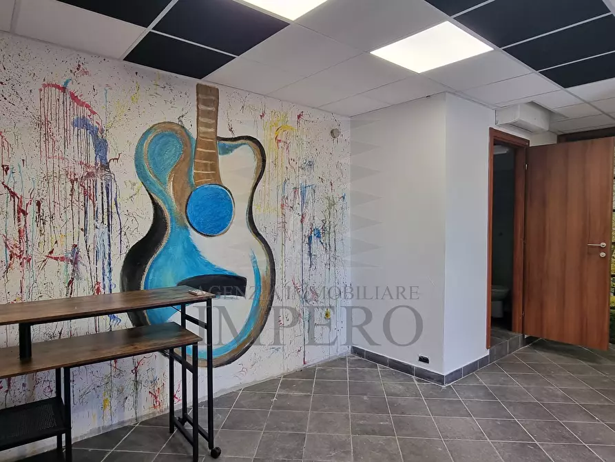 Immagine 3 di Locale commerciale in vendita  in Via San Secondo 35D a Ventimiglia