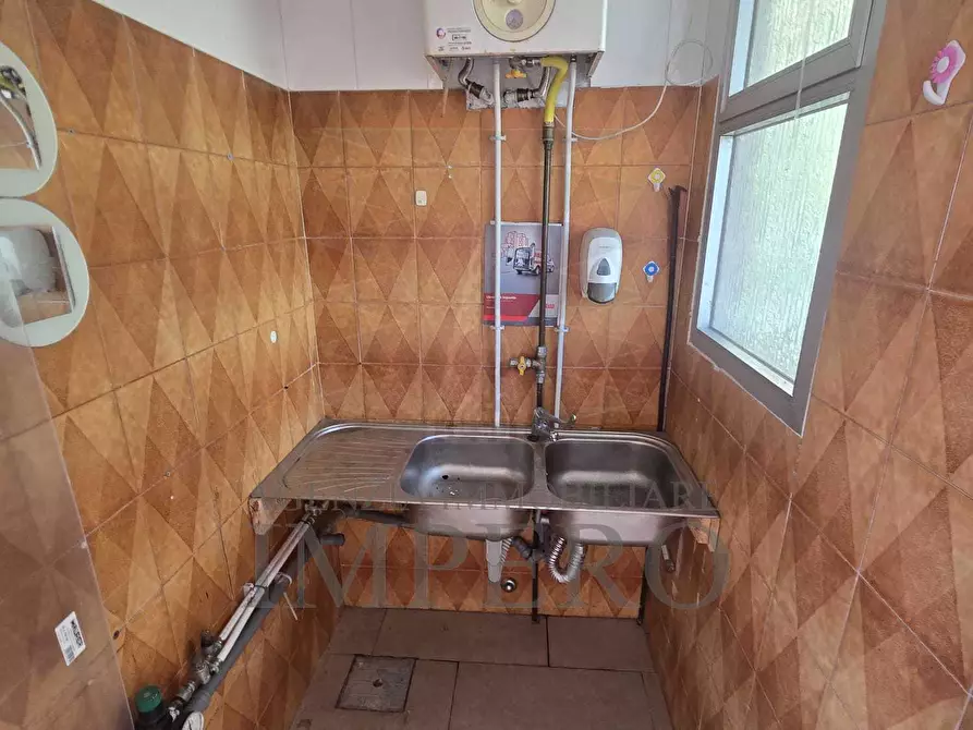 Immagine 9 di Locale commerciale in affitto  in Via Papa Giovanni XXIII 1 a Ventimiglia