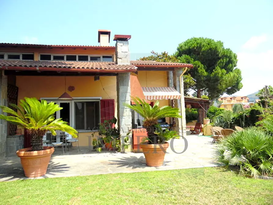 Immagine 2 di Villa in vendita  in Via Tamagna 1 a Ventimiglia