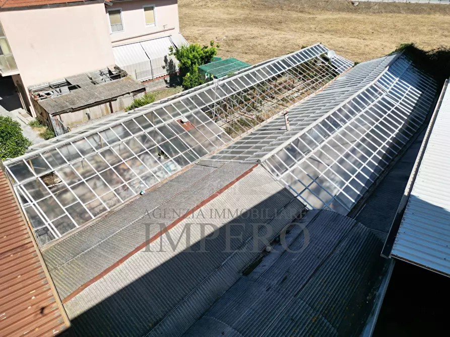 Immagine 3 di Magazzino in vendita  in Strada Statale 1 35 a Camporosso