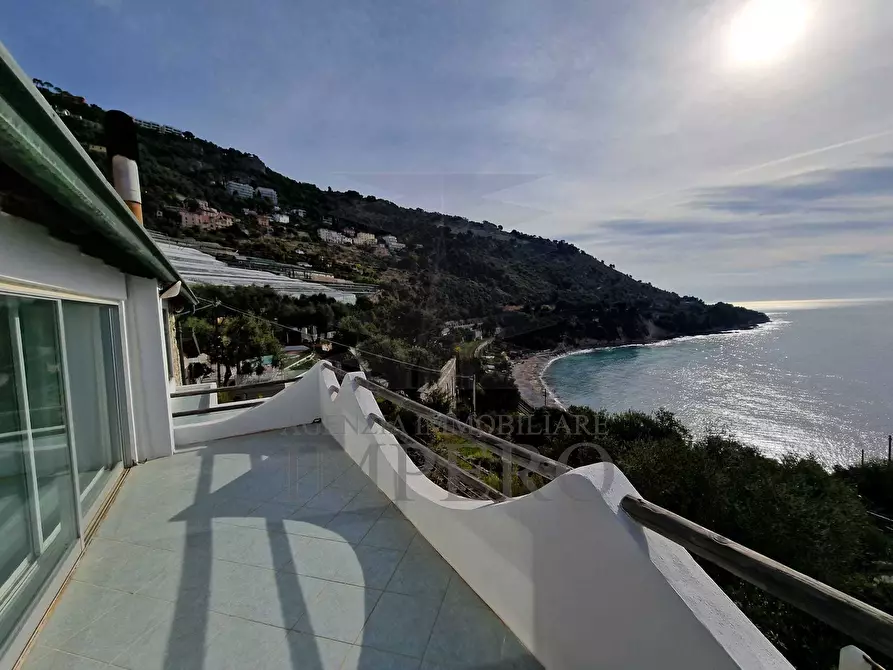 Immagine 19 di Villa in vendita  in Corso Mentone 2 a Ventimiglia