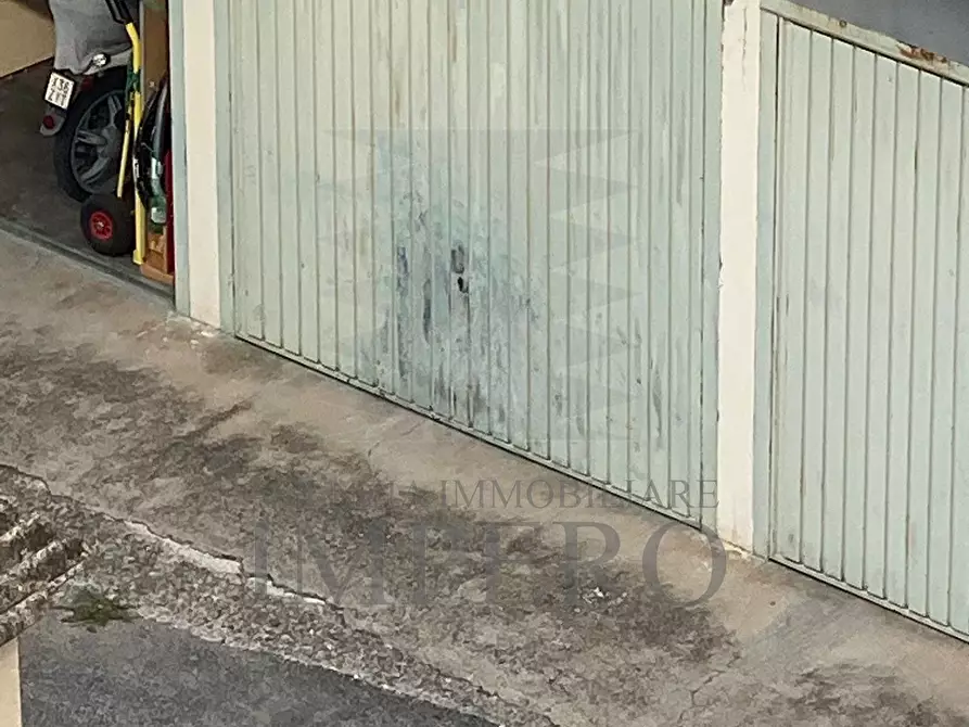 Immagine 2 di Garage in vendita  in Via XXV Aprile 10 a Ventimiglia