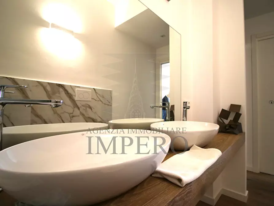 Immagine 15 di Quadrilocale in vendita  in Via Aprosio 2 a Ventimiglia