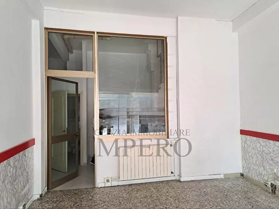 Immagine 1 di Locale commerciale in vendita  in Via Colonnello Aprosio 105 a Vallecrosia