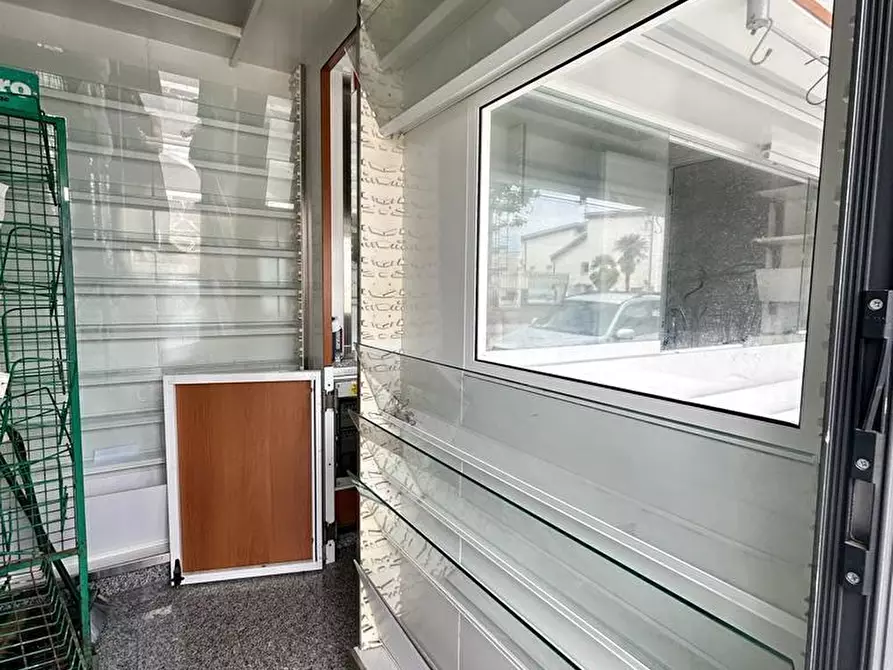 Immagine 6 di Locale commerciale in vendita  a Francavilla Al Mare