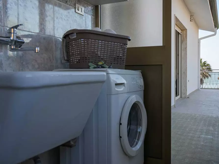 Immagine 28 di Pentalocale in affitto  in Viale Maiella 23/A a Francavilla Al Mare