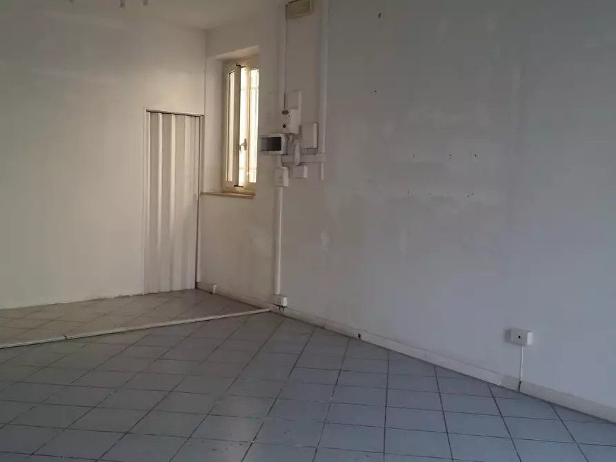 Immagine 6 di Locale commerciale in affitto  a Francavilla Al Mare